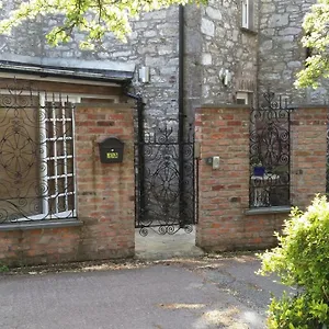  Apartment Historic Hideaway In City Centre